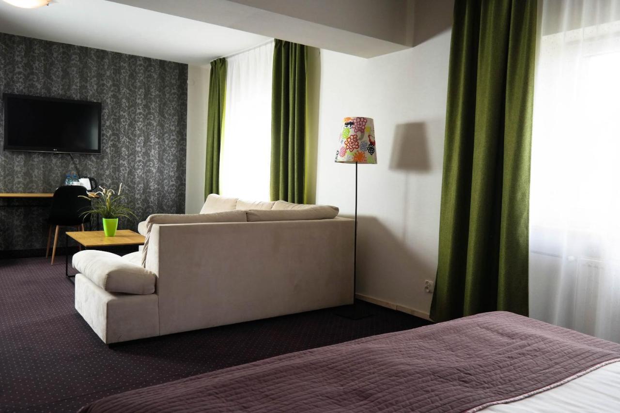 Hotel George Nadarzyn Dış mekan fotoğraf
