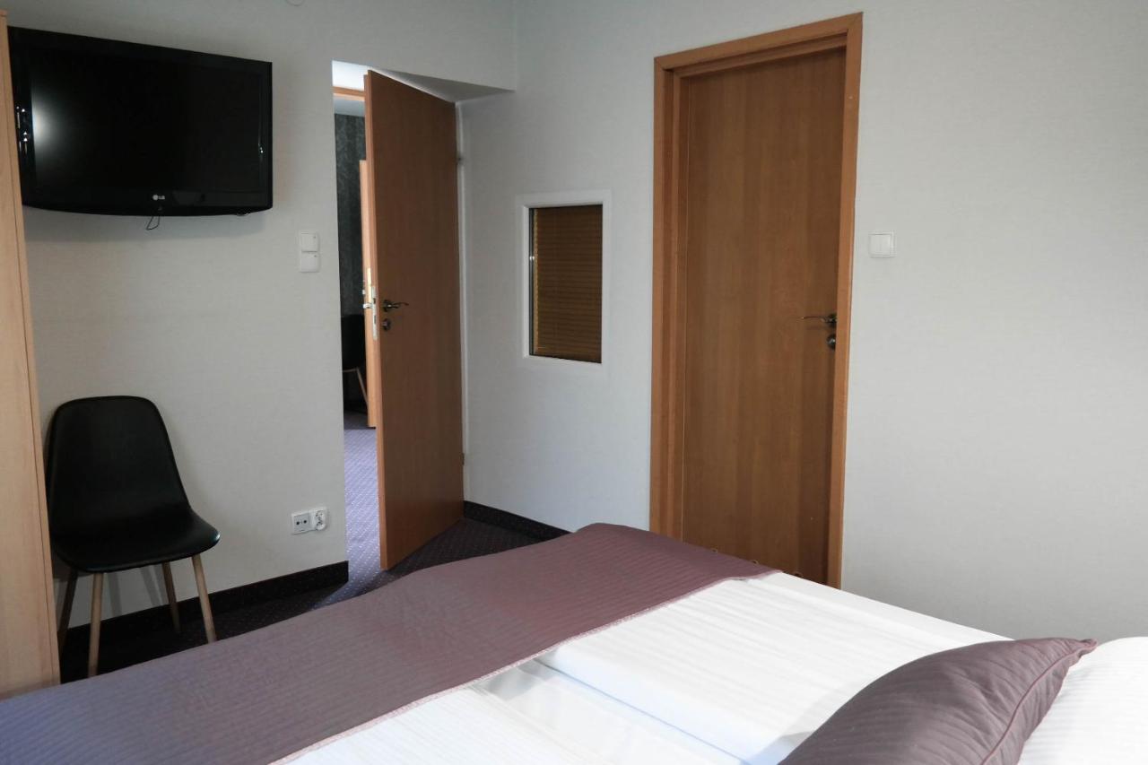 Hotel George Nadarzyn Dış mekan fotoğraf