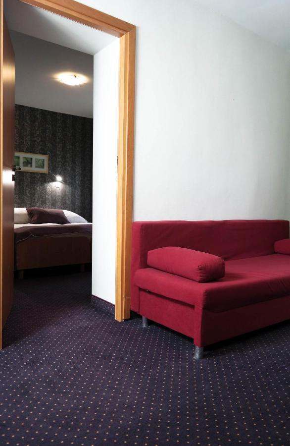 Hotel George Nadarzyn Dış mekan fotoğraf