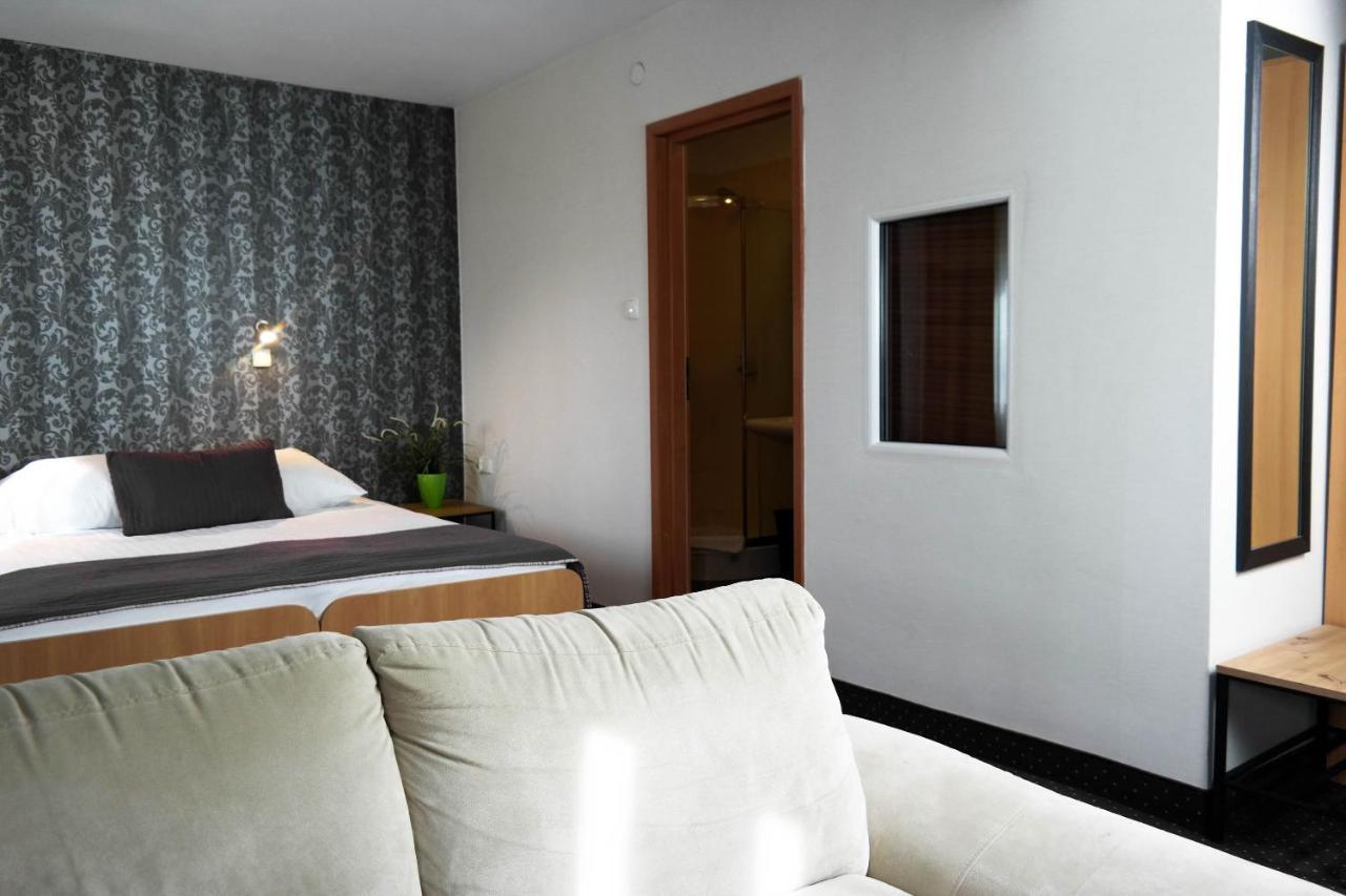 Hotel George Nadarzyn Dış mekan fotoğraf