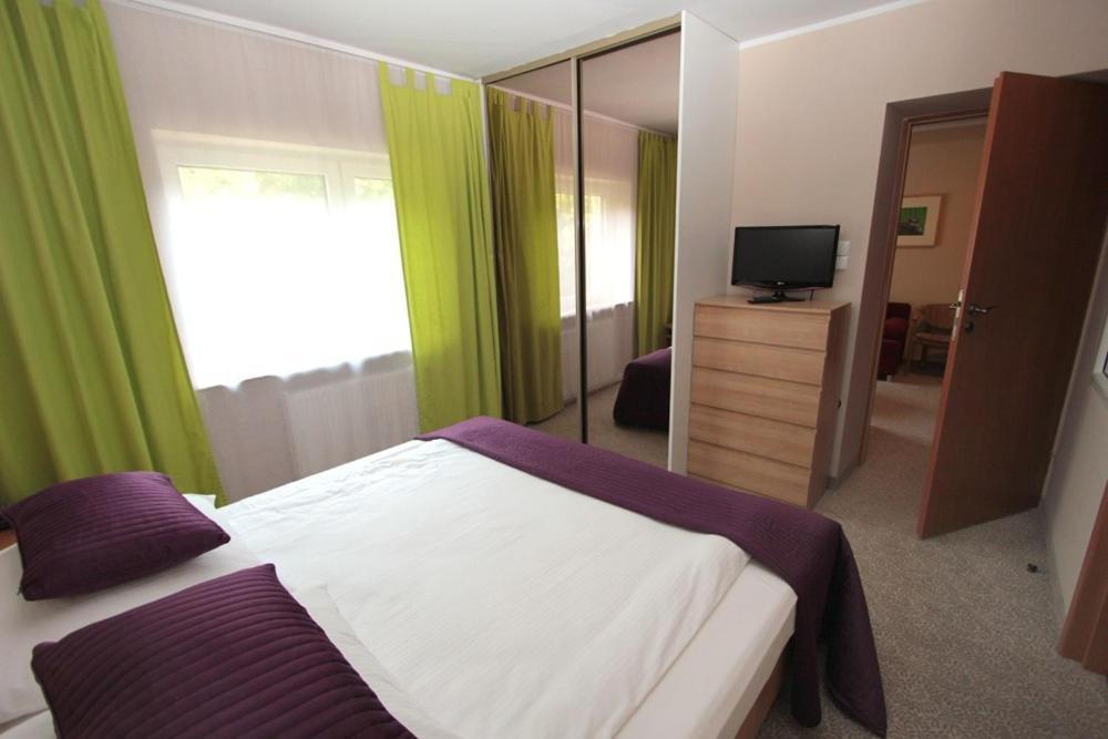 Hotel George Nadarzyn Oda fotoğraf